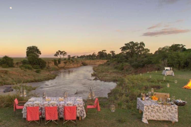 Bateleur-camp riverside dining